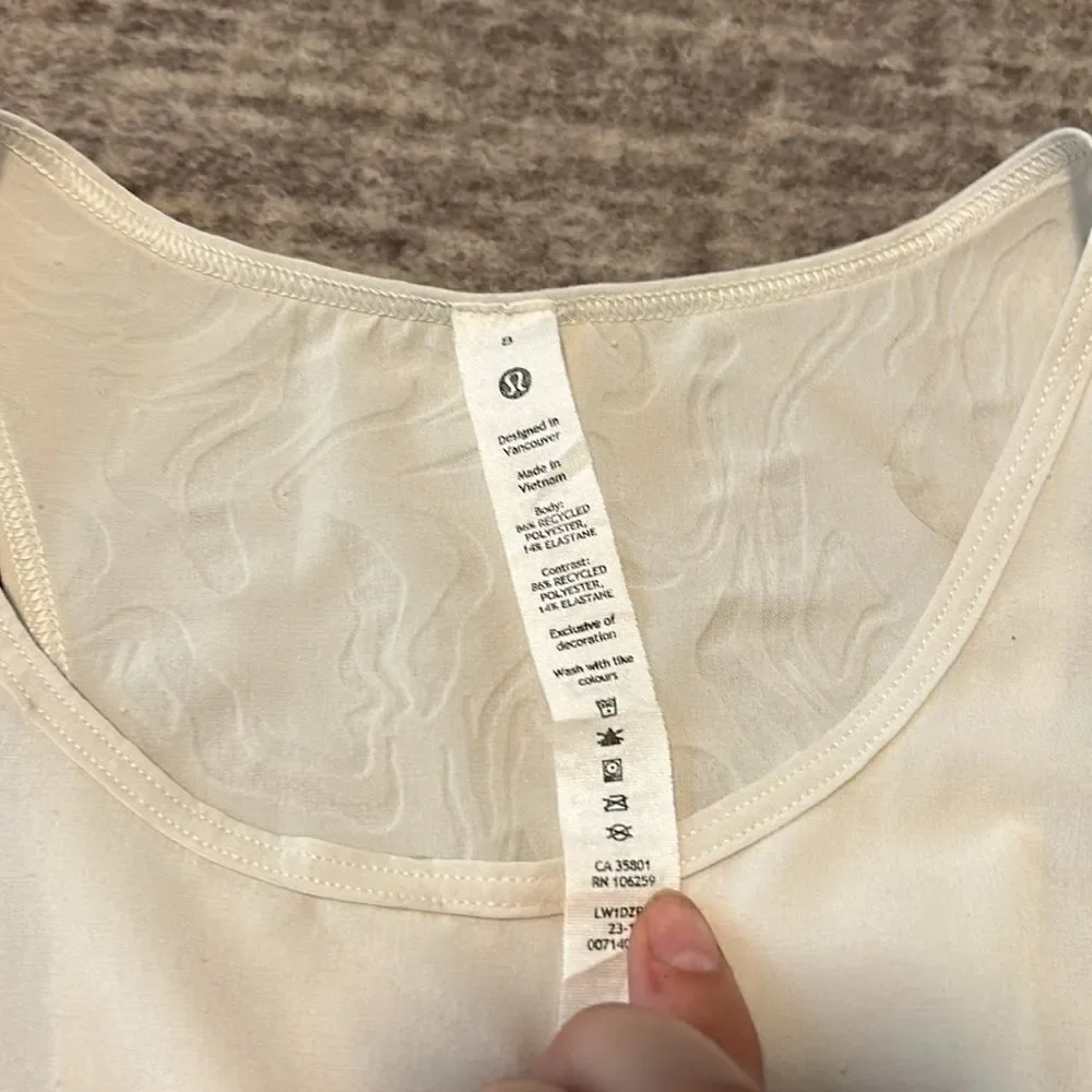 Lightweight Stretch Run Tank *Airflow - Picture 2 of 3